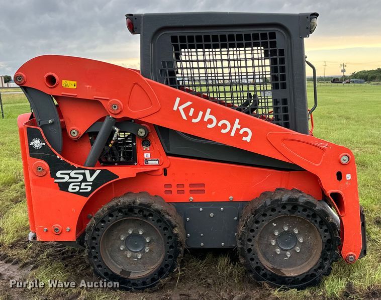 image for item EH3918 2021 Kubota SSV65 skid steer loader