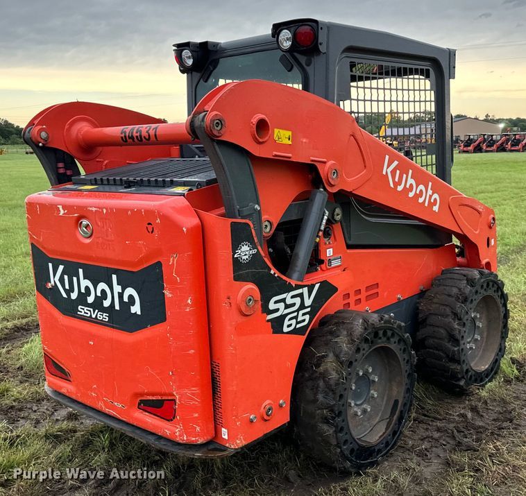 image for item EH3918 2021 Kubota SSV65 skid steer loader