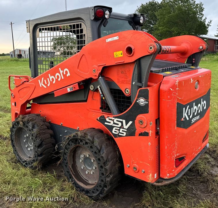 image for item EH3918 2021 Kubota SSV65 skid steer loader