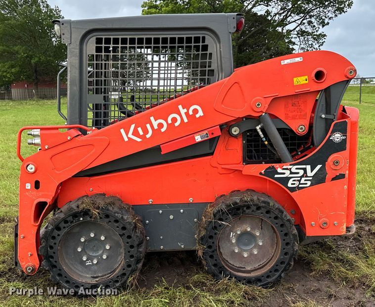 image for item EH3918 2021 Kubota SSV65 skid steer loader