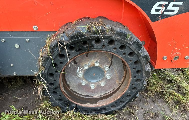 image for item EH3918 2021 Kubota SSV65 skid steer loader