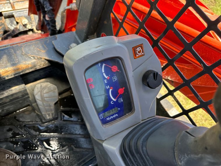 image for item EH3937 2020 Kubota SVL75-2 tracked skid steer loader