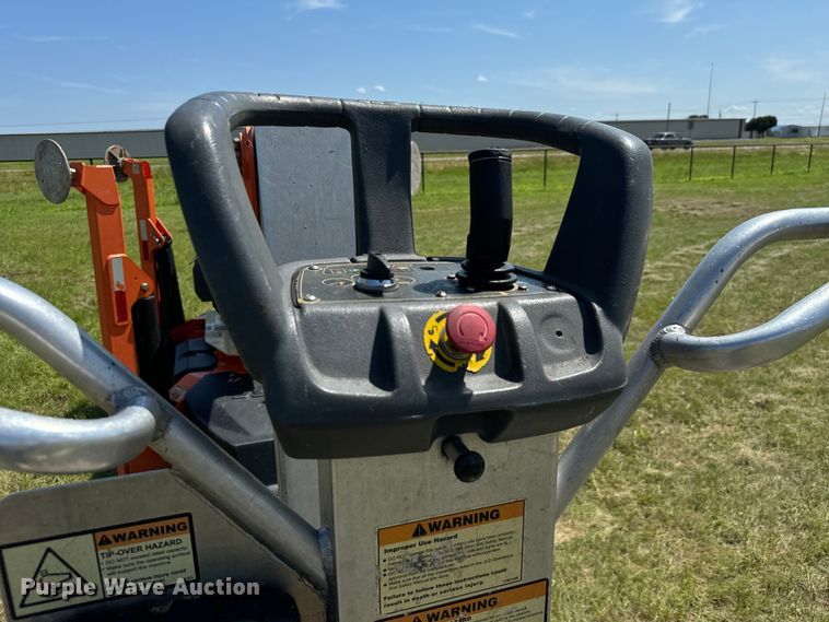 image for item EH3946 2018 JLG T500J boom lift