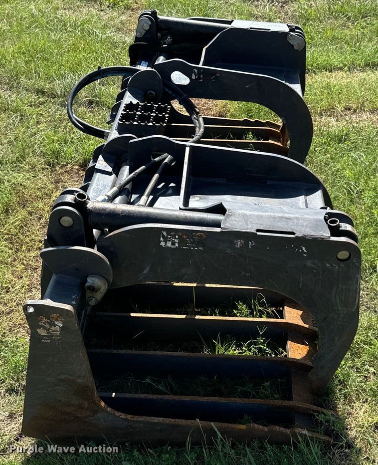 image for item EH3960 2020 11372-0022 skid steer grapple bucket