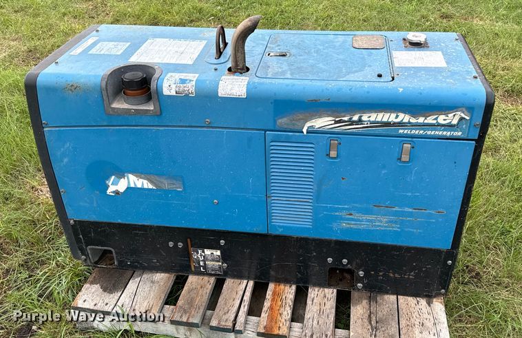 image for item EH3976 Miller Trailblazer 302 welder/generator