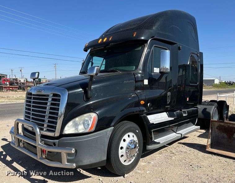 image for item DG4419 2012 Freightliner Cascadia 125 semi truck