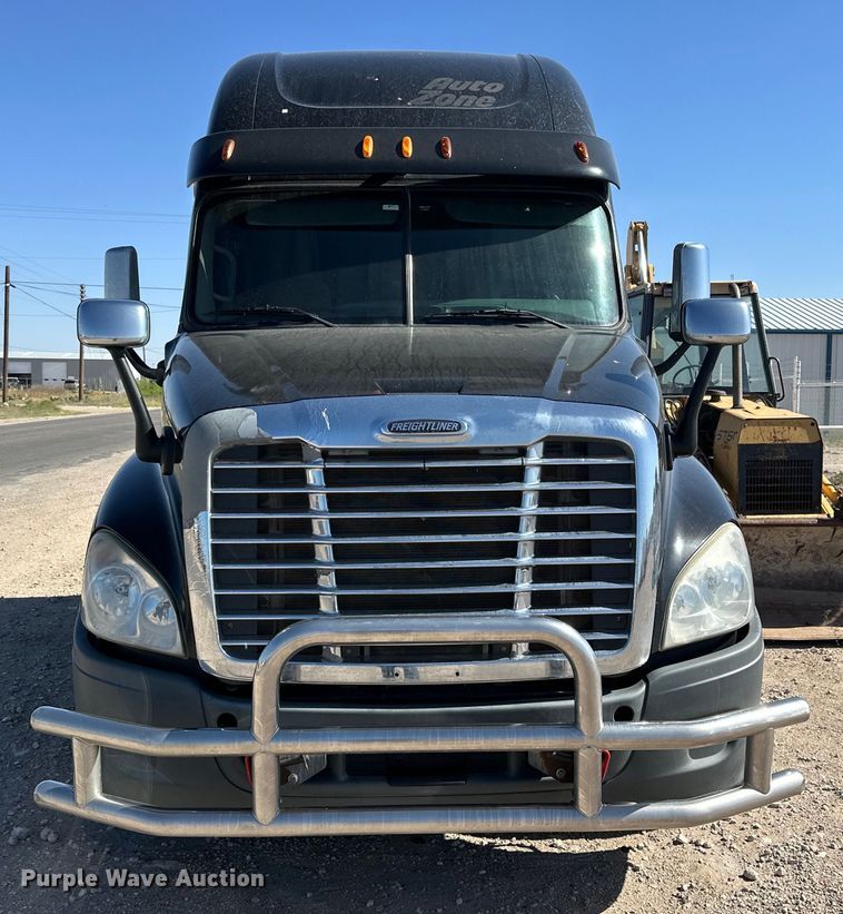 image for item DG4419 2012 Freightliner Cascadia 125 semi truck