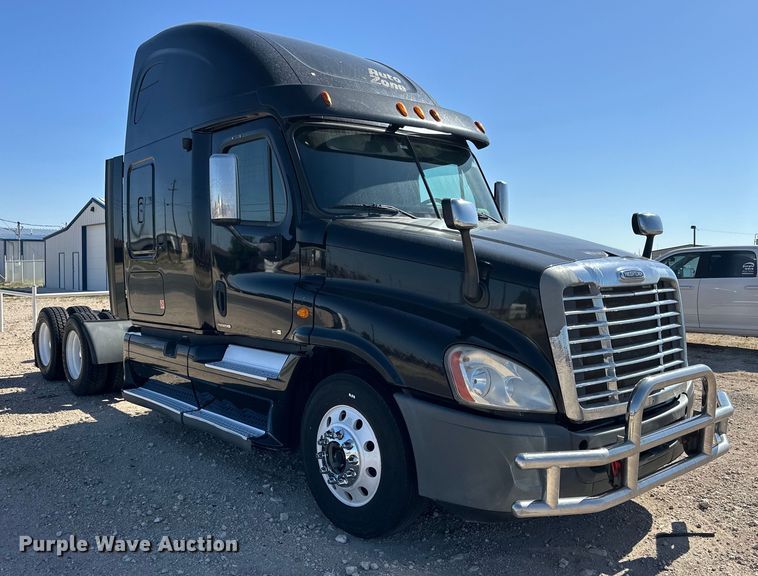 image for item DG4419 2012 Freightliner Cascadia 125 semi truck