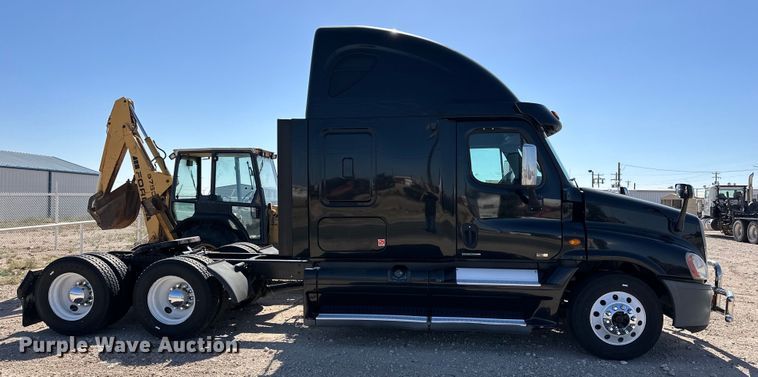 image for item DG4419 2012 Freightliner Cascadia 125 semi truck