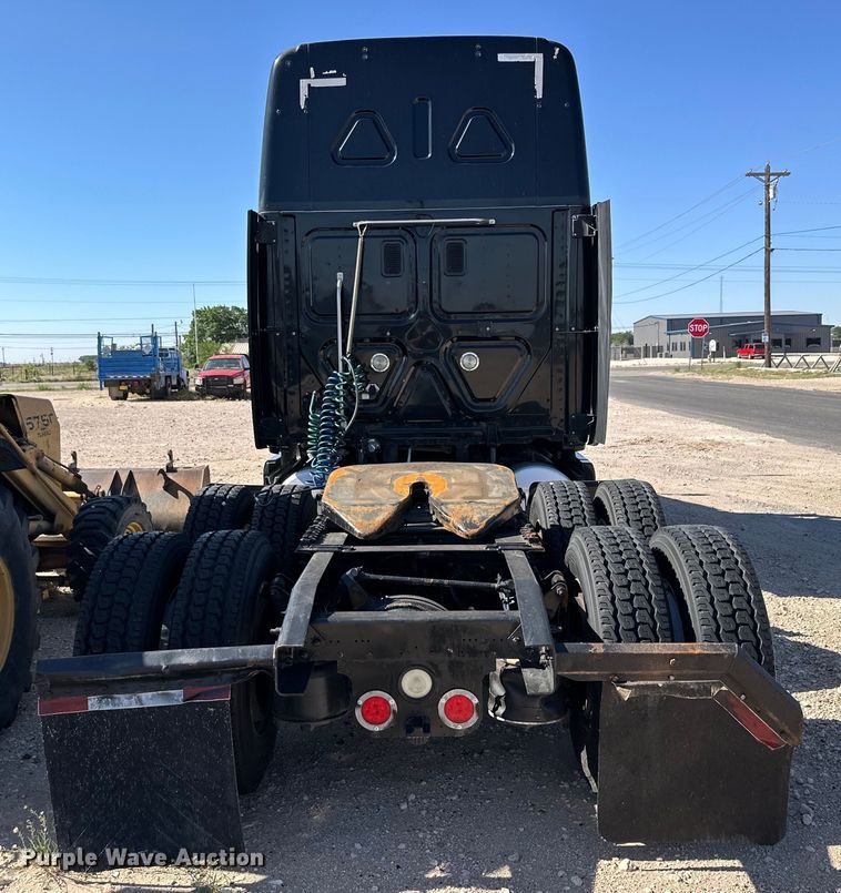 image for item DG4419 2012 Freightliner Cascadia 125 semi truck