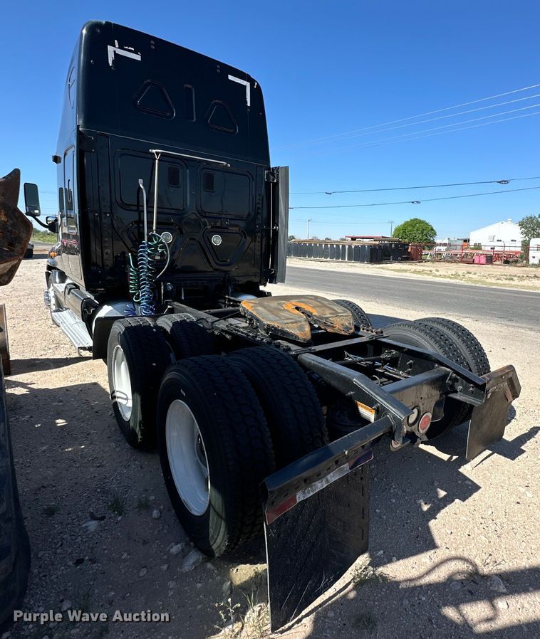 image for item DG4419 2012 Freightliner Cascadia 125 semi truck