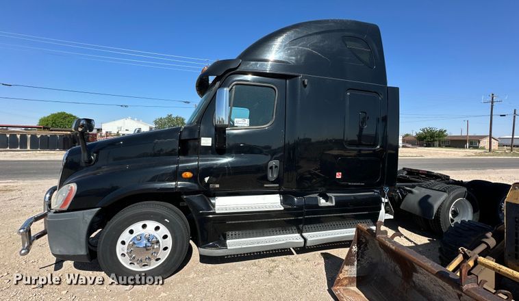 image for item DG4419 2012 Freightliner Cascadia 125 semi truck