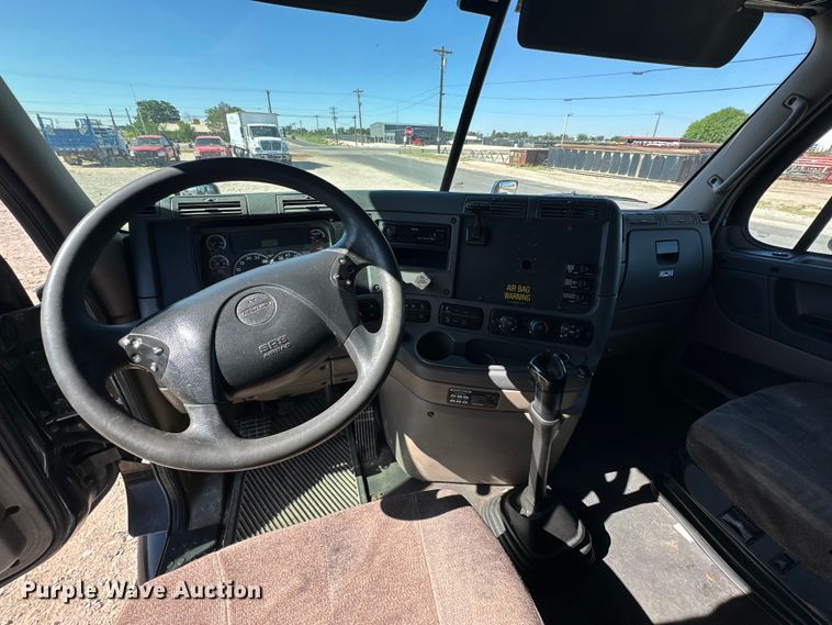 image for item DG4419 2012 Freightliner Cascadia 125 semi truck