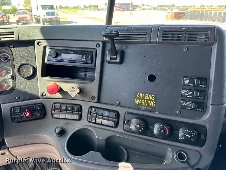 image for item DG4419 2012 Freightliner Cascadia 125 semi truck