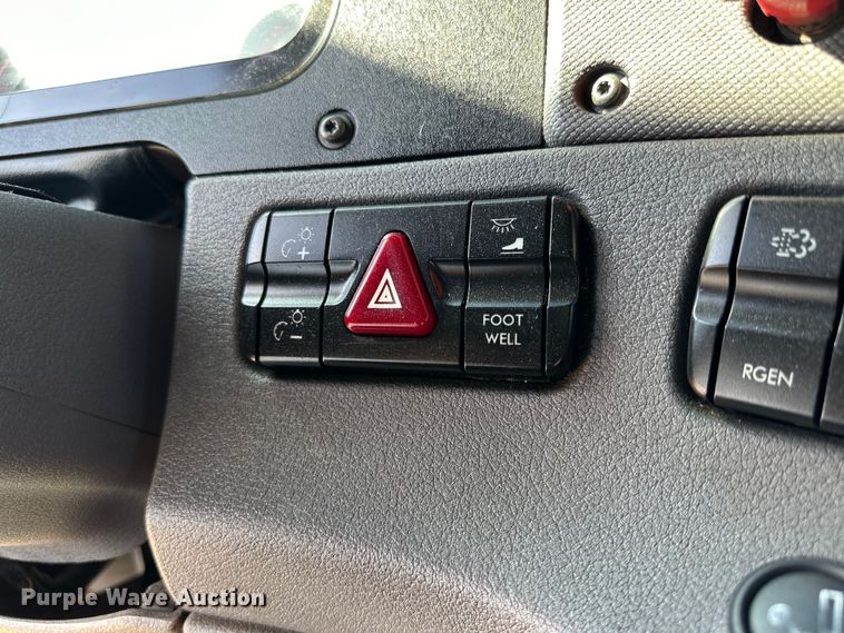 image for item DG4419 2012 Freightliner Cascadia 125 semi truck