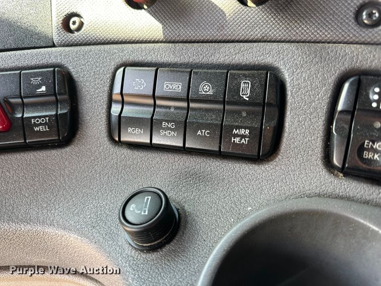 image for item DG4419 2012 Freightliner Cascadia 125 semi truck