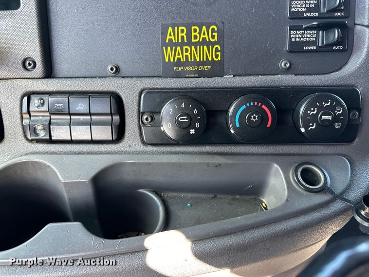 image for item DG4419 2012 Freightliner Cascadia 125 semi truck