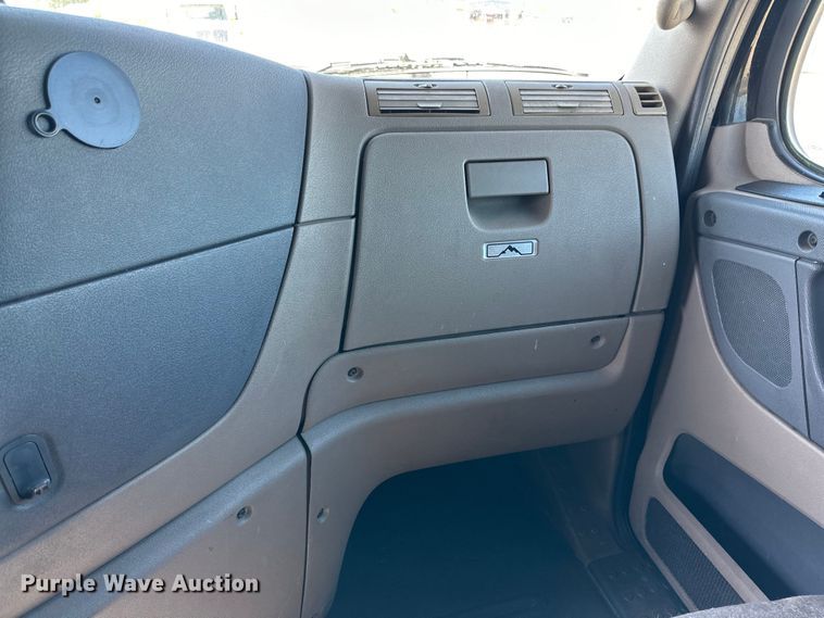 image for item DG4419 2012 Freightliner Cascadia 125 semi truck