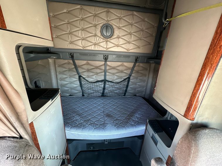 image for item DG4419 2012 Freightliner Cascadia 125 semi truck