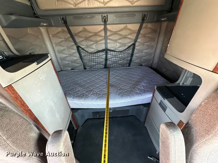 image for item DG4419 2012 Freightliner Cascadia 125 semi truck