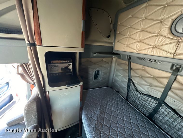 image for item DG4419 2012 Freightliner Cascadia 125 semi truck