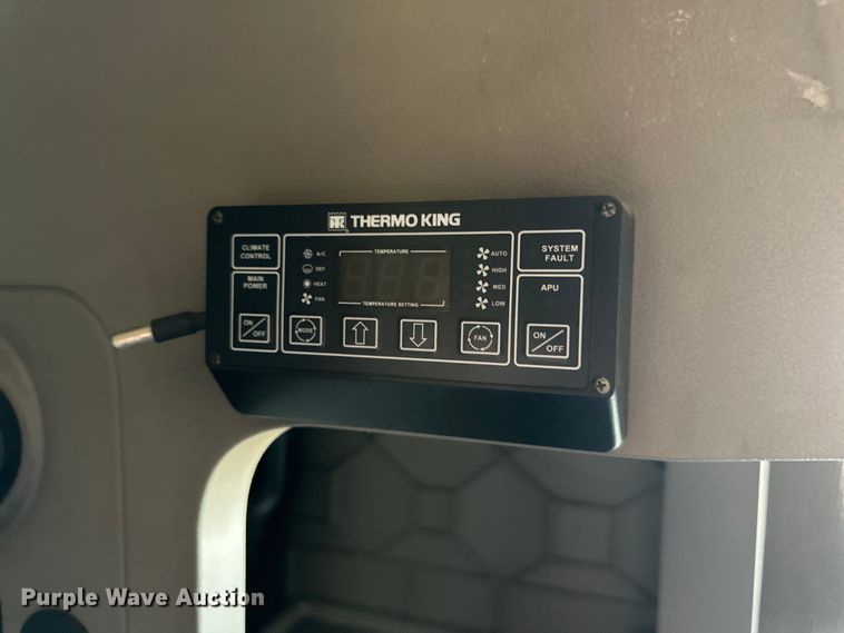 image for item DG4419 2012 Freightliner Cascadia 125 semi truck