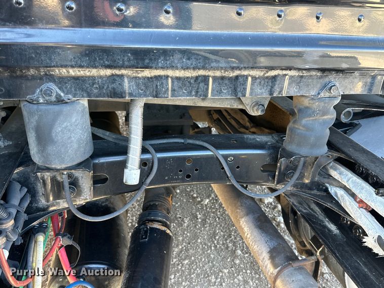 image for item DG4419 2012 Freightliner Cascadia 125 semi truck