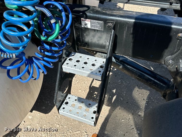 image for item DG4419 2012 Freightliner Cascadia 125 semi truck