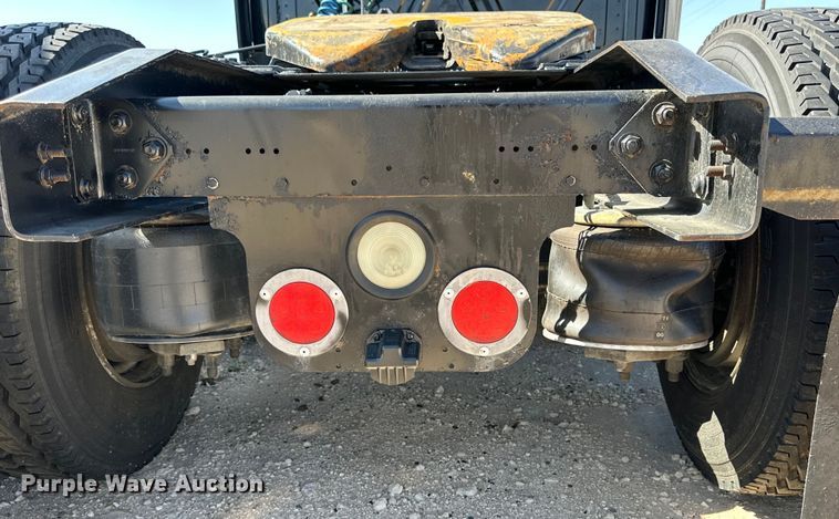 image for item DG4419 2012 Freightliner Cascadia 125 semi truck