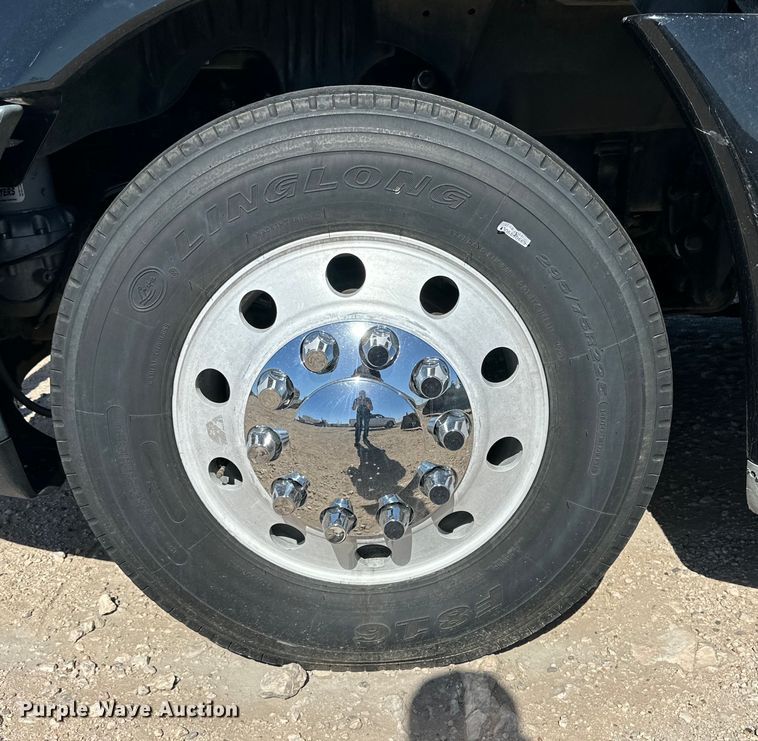 image for item DG4419 2012 Freightliner Cascadia 125 semi truck