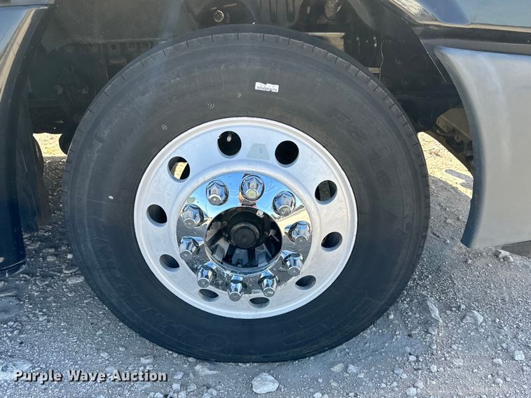 image for item DG4419 2012 Freightliner Cascadia 125 semi truck