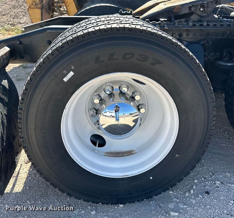 image for item DG4419 2012 Freightliner Cascadia 125 semi truck