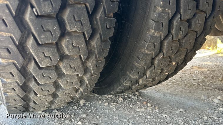 image for item DG4419 2012 Freightliner Cascadia 125 semi truck