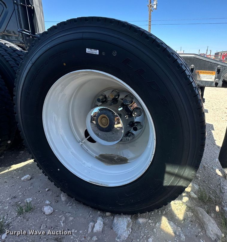 image for item DG4419 2012 Freightliner Cascadia 125 semi truck