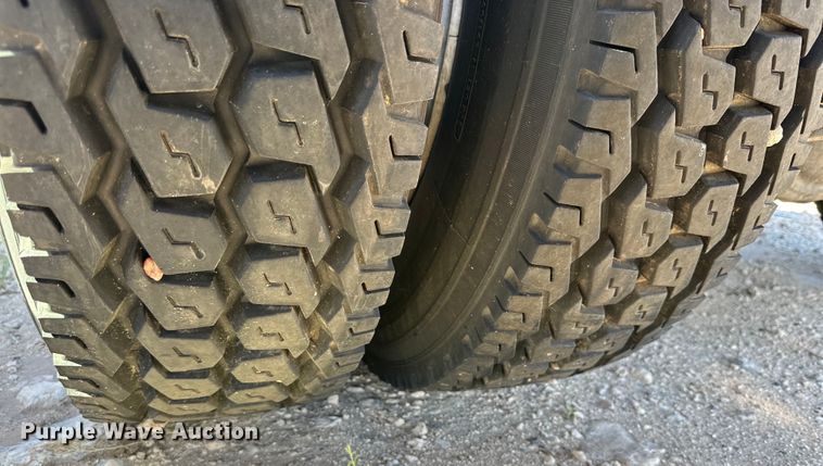 image for item DG4419 2012 Freightliner Cascadia 125 semi truck