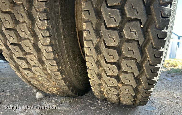 image for item DG4419 2012 Freightliner Cascadia 125 semi truck