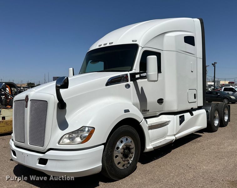 image for item DG4424 2018 Kenworth  T680 semi truck