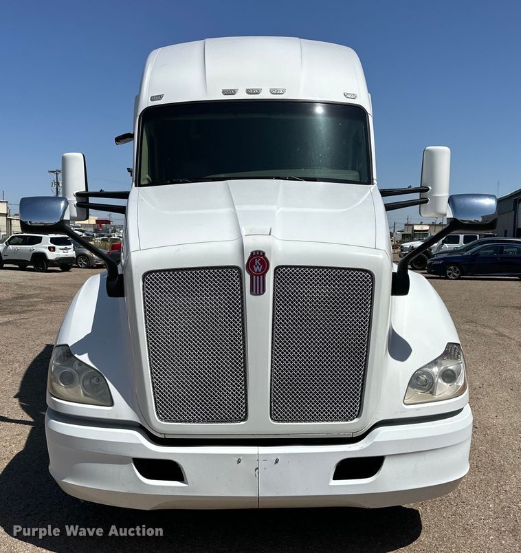 image for item DG4424 2018 Kenworth  T680 semi truck