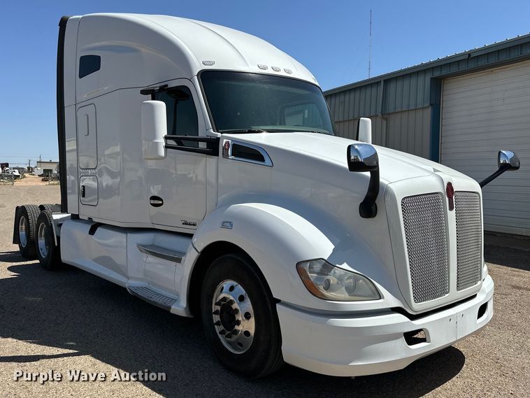 image for item DG4424 2018 Kenworth  T680 semi truck
