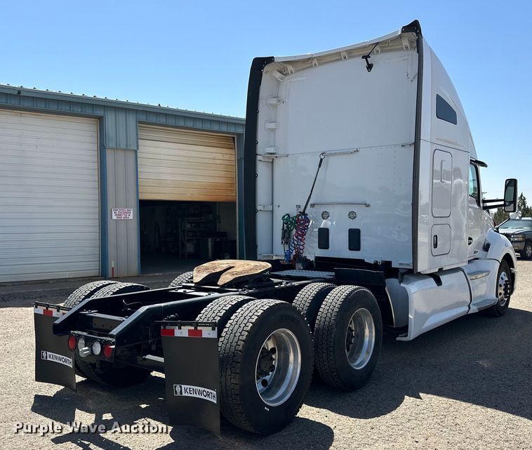 image for item DG4424 2018 Kenworth  T680 semi truck