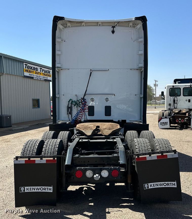 image for item DG4424 2018 Kenworth  T680 semi truck