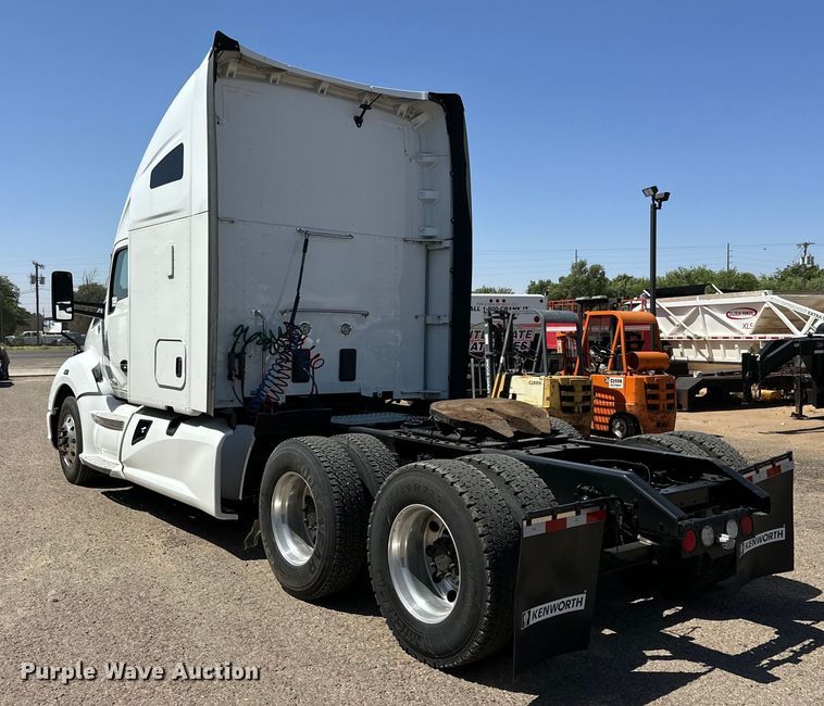 image for item DG4424 2018 Kenworth  T680 semi truck