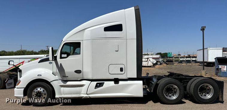 image for item DG4424 2018 Kenworth  T680 semi truck