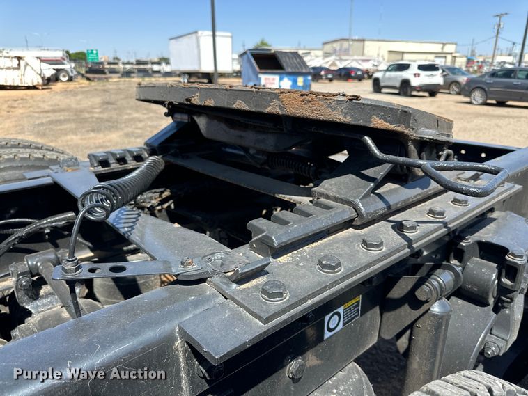 image for item DG4424 2018 Kenworth  T680 semi truck