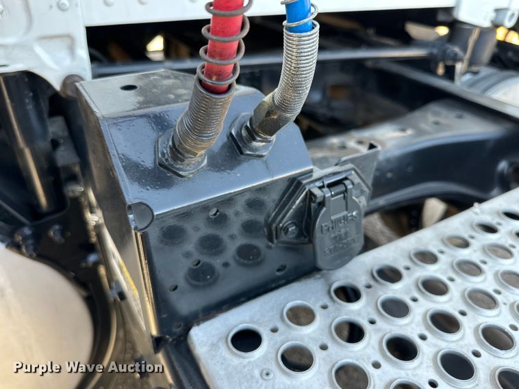 image for item DG4424 2018 Kenworth  T680 semi truck