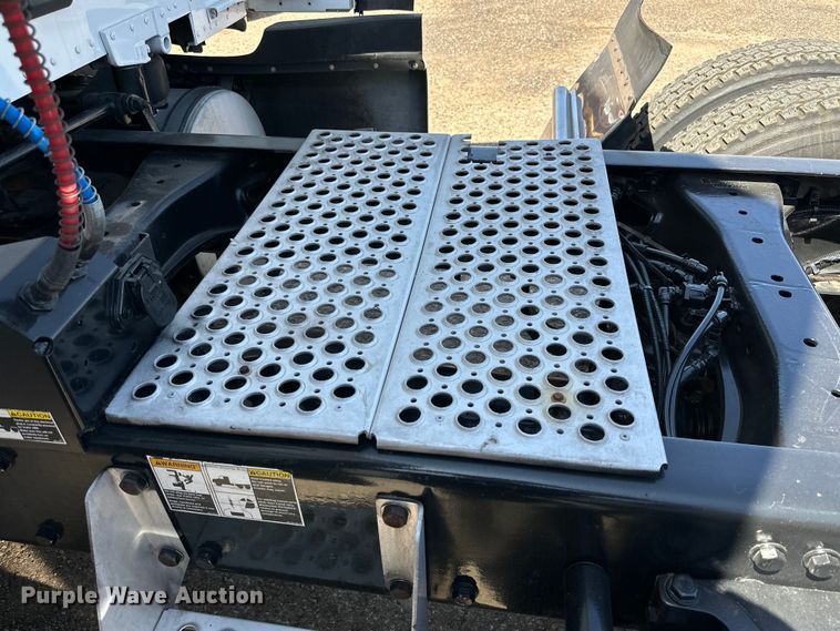 image for item DG4424 2018 Kenworth  T680 semi truck