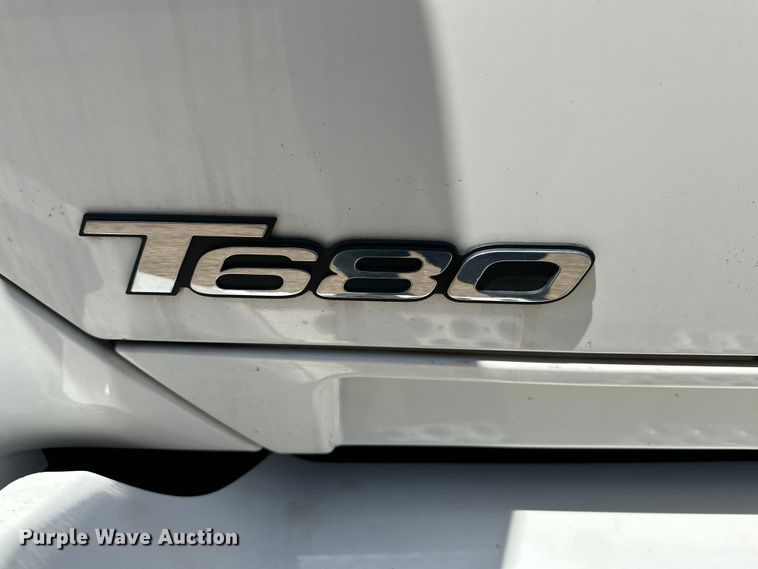 image for item DG4424 2018 Kenworth  T680 semi truck