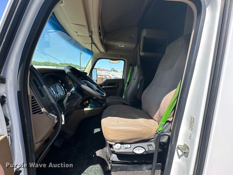 image for item DG4424 2018 Kenworth  T680 semi truck