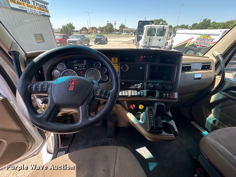 image for item DG4424 2018 Kenworth  T680 semi truck