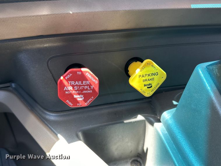 image for item DG4424 2018 Kenworth  T680 semi truck